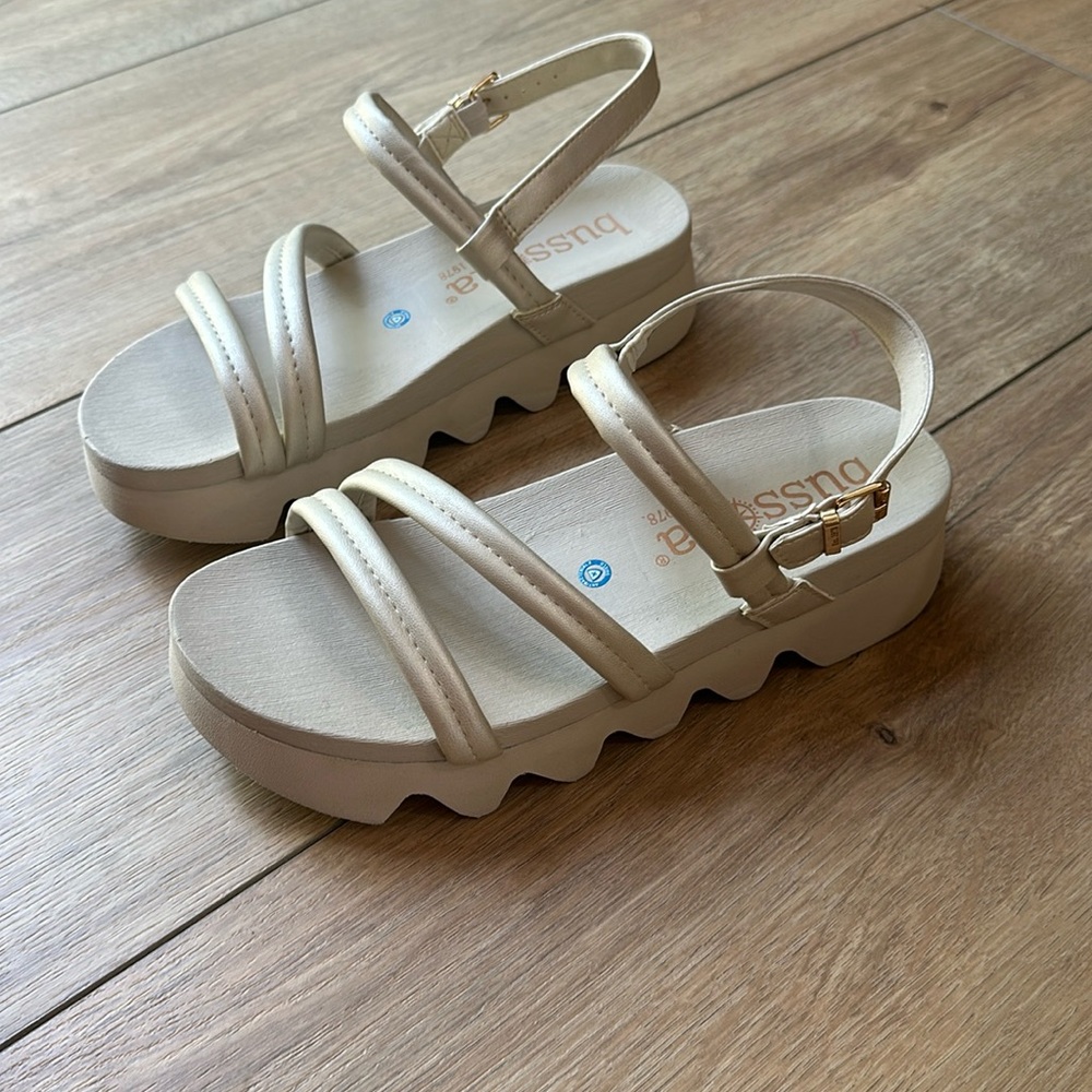 Bussola off white sandals. Size 40 or 10